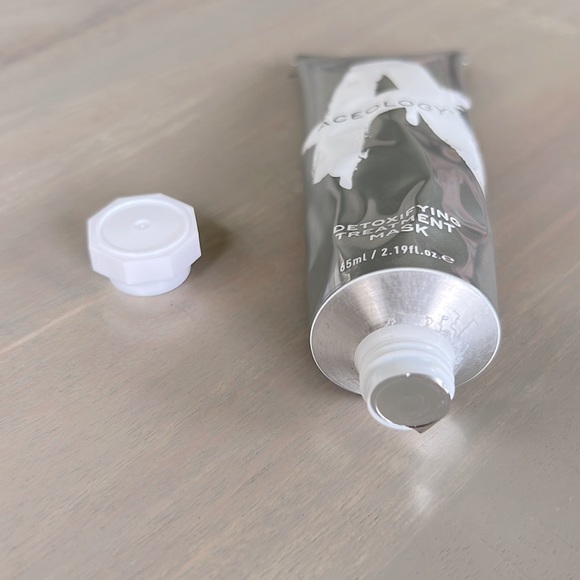 ๐ Aceology Detoxifying Treatment Mask. NWT. NIB. - Picture 4 of 5